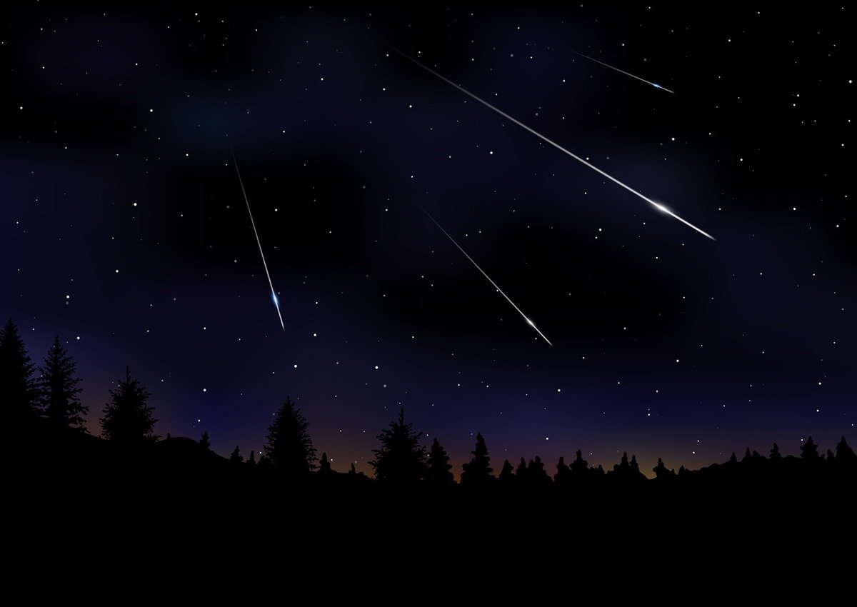 Il est temps de lever les yeux et d'admirer le spectacle : comment et où voir la plus belle chute d'étoiles des Perséides en 2024 ?